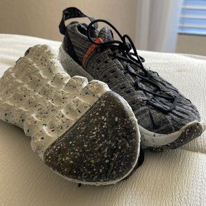 Nike Space Hippie 04 | 7.5 men / 9 women